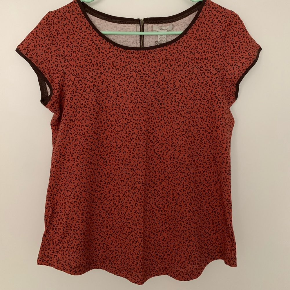 Cute orange/brown leopard pattern top